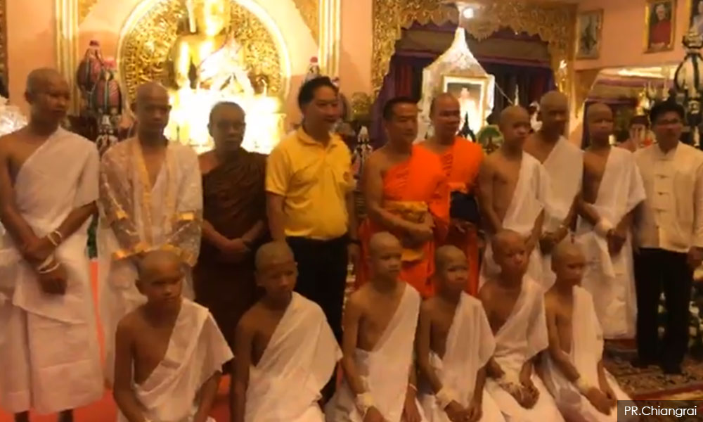 Thai cave boys ordained as Buddhist novices to honour dead rescuer