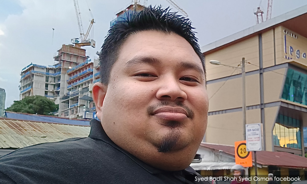 Kerana kemaruk kuasa Mak Lampir sanggup lakukan apa sahaja