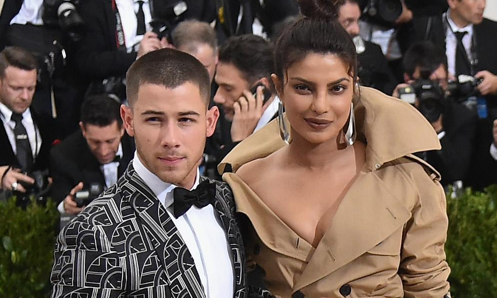 Priyanka, Jonas terus hangat dilamun cinta