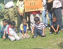 kg sg udang demo 200405 children