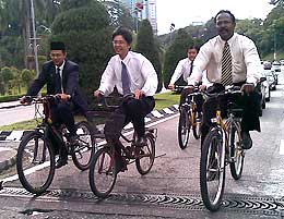 pkr mp bicycle ride to parliament 230608 02