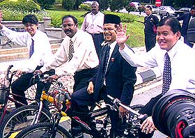 pkr mp bicycle ride to parliament 230608 08