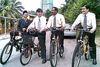 pkr mp bicycle ride to parliament 230608 04