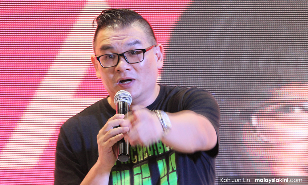 Livid over comic book ban, Hew censures Maszlee for 'dancing' to Najib's tune