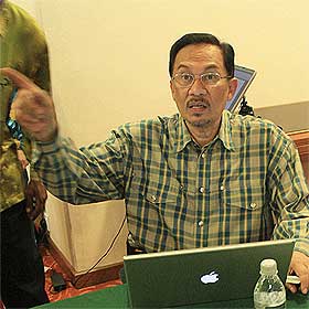 anwar ibrahim pkr quality hotel images 300608 02