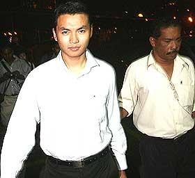 saiful bukhari azlan anwar ibrahim sodomy allegations brickfields police station 040708 03