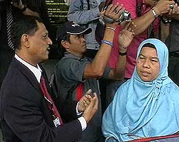 gobind singh deo and pakatan mp walkout of parliament 300608 05