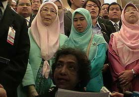 gobind singh deo and pakatan mp walkout of parliament 300608 07