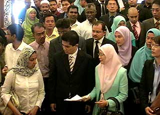 gobind singh deo and pakatan mp walkout of parliament 300608 01