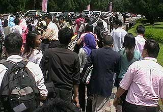 gobind singh deo and pakatan mp walkout of parliament 300608 02
