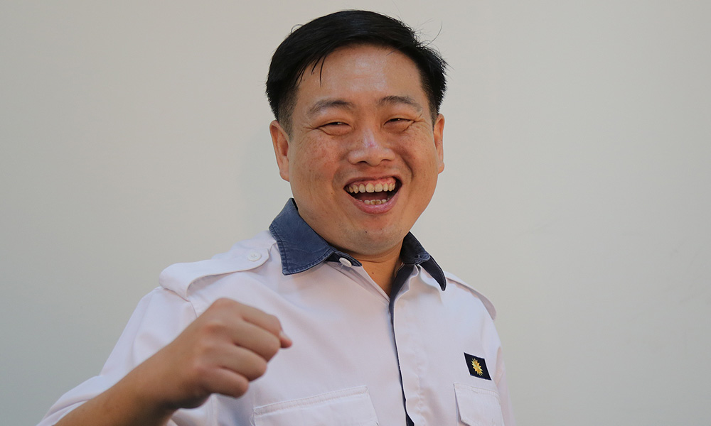 主张马华大破大立，吴健南宣布攻马青团长