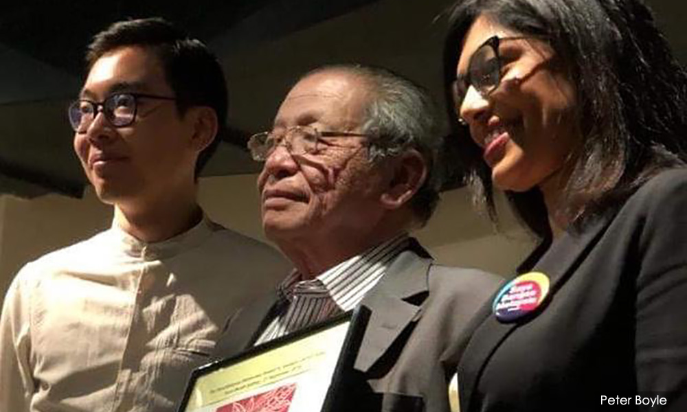 Kit Siang gets democracy award from Sydney Bersih