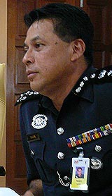 bakri zinin police cid chief p balasubramaniam pc 100708 03