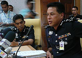bakri zinin police cid chief p balasubramaniam pc 100708 02