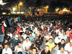 anwar ceramah at permatang pauh 050708 crowd 02