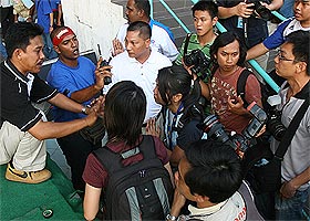 journalist photographers cameraman impolitely treated by protes organizers at petrol price hike rally in kelana jaya 080708 01