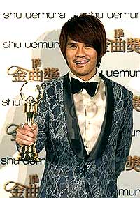 gary chaw wins taiwan golden melody music award 070708