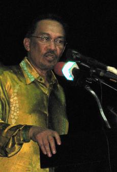 anwar ceramah at permatang pauh 050708 anwar