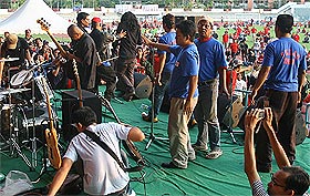 journalist photographers cameraman impolitely treated by protes organizers at petrol price hike rally in kelana jaya 080708 04