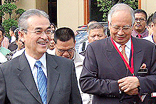 umno special briefing abdullah ahmad badawi announce resignation date 100708 2