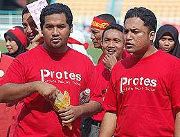 protes fuel price hike rally mppj stadium 070708 08