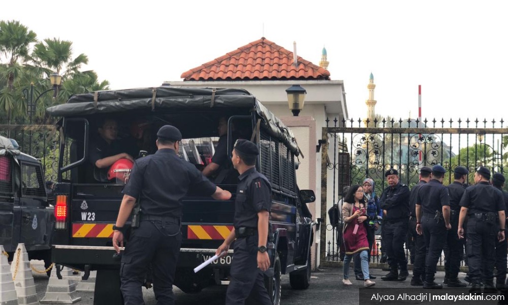 Kompleks mahkamah KL jadi tumpuan pengamal media