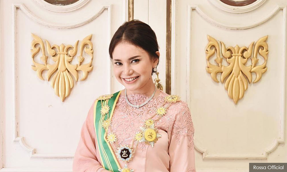 Rossa makin berseri dengan Datuk Seri