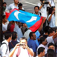 anwar ibrahim arrest 160708 05