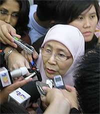 anwar ibrahim arrest wan azizah parliament 160708 02