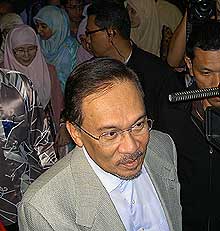 anwar ibrahim and ahmad shabery cheek debate 150708 11