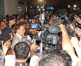 anwar ibrahim and ahmad shabery cheek debate 150708 10