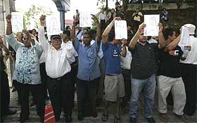 anwar ibrahim arrest 160708 08