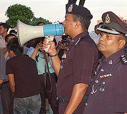 anwar ibrahim arrest 160708 21