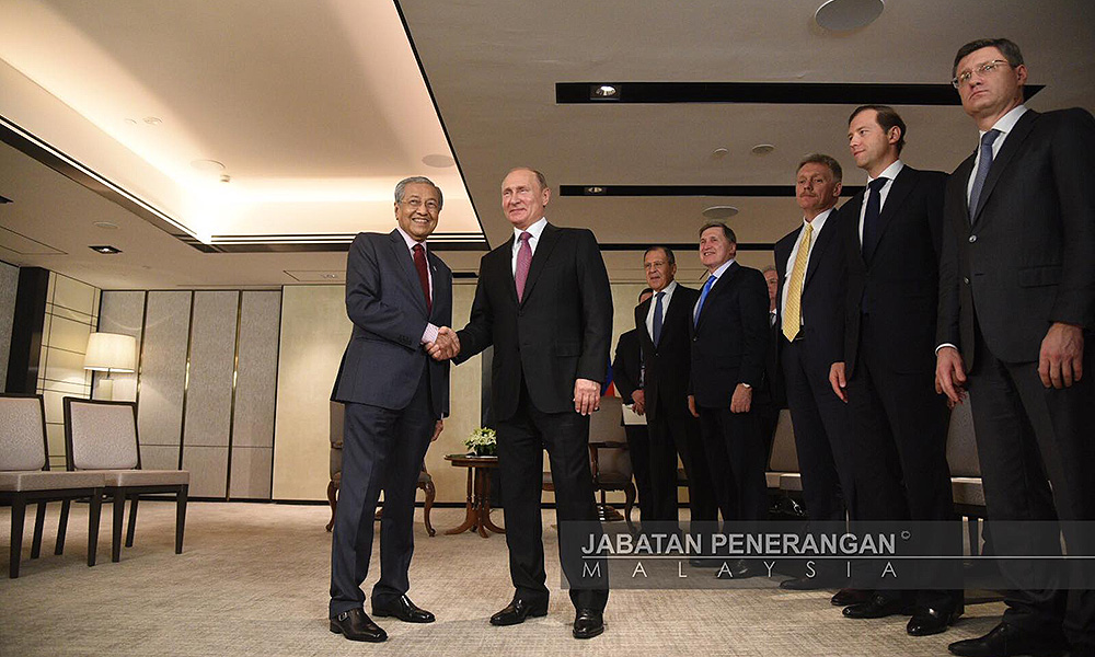Dr M: Russia keen to sell its airplanes to M’sia