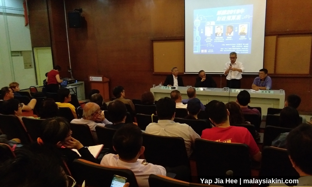 公仆臃肿需谨慎解决,政府采“非必要不增加”原则