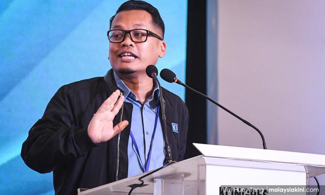 Rakyat tak boleh hidup hanya dengan kata kata manis Rakyat tak boleh hidup hanya dengan kata kata manis