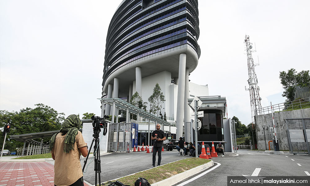 Projek tenaga solar: Bekas menteri beri keterangan di SPRM
