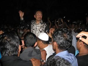 anwar ceramah in kulim 280708 people.jpg