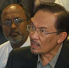 anwar ibrahim freed from police ipk detention pc 170708 10