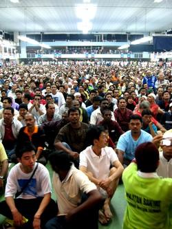 anwar ceramah in kulim 280708 crowd.jpg