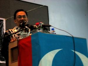 anwar ceramah in kulim 280708 talk.jpg