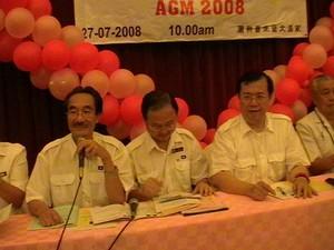 ong tee keat at puchong mca agm 270708 yap pian hon.jpg
