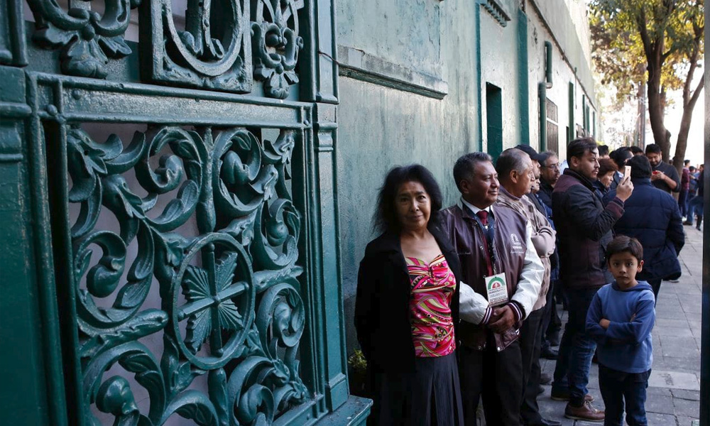 Mexicans marvel as presidents' home opened to public