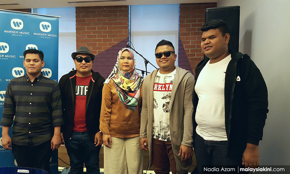 Pada Nadira si pemalu Caliph Buskers pertaruhkan Hanya Mimpi