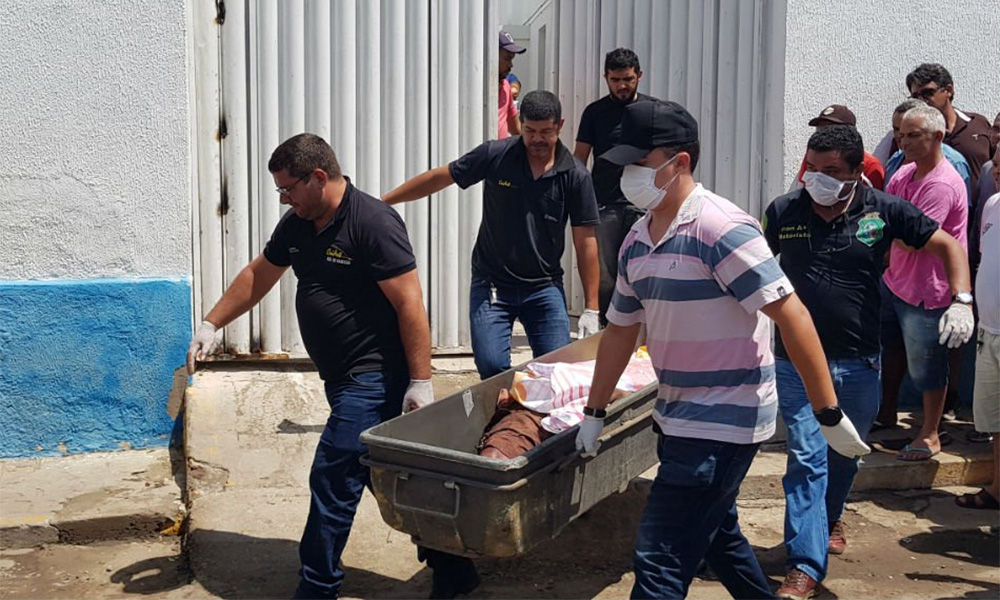 Bank robbery shootout in Brazil kills 14