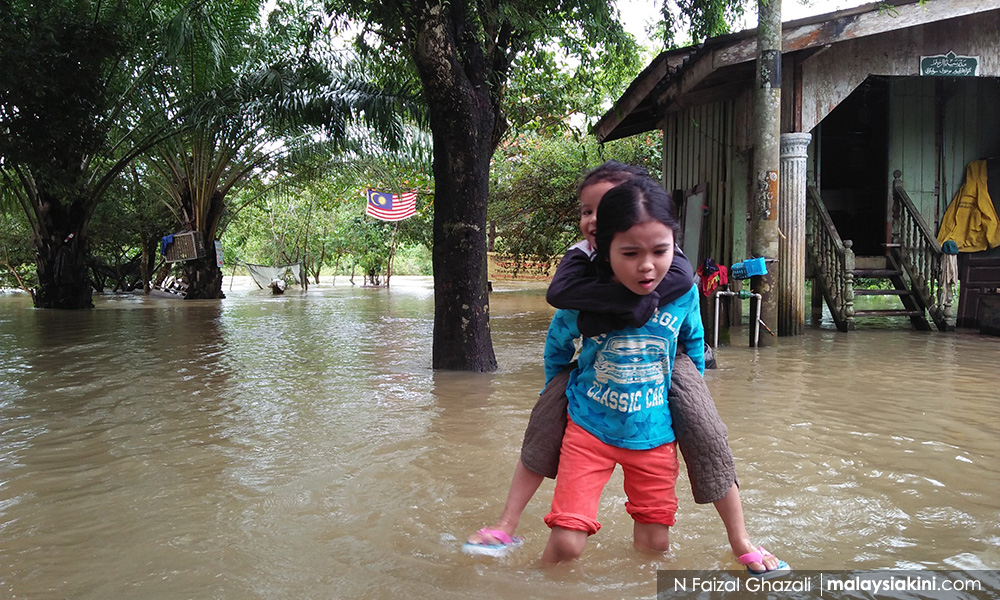 Sungai Golok melimpah, penduduk mula resah