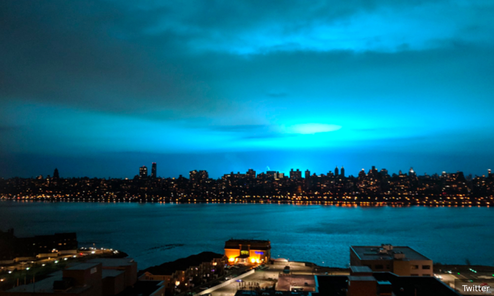Bright light in big city - New Yorkers mystified after transformer fire