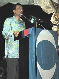 anwar ibrahim talking in a ceramah at permatang pauh on sunday 030808