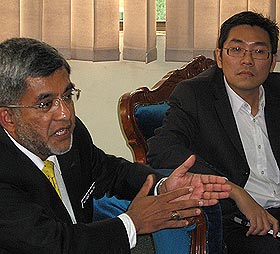 lim guan eng pkr penang media journalist attacked by pkr security pc 050808 02