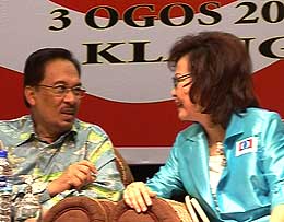 dr tan yew kee former mca klang wanita joins pkr anwar ibrahim event 030808 07